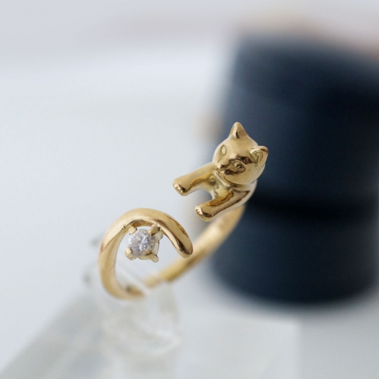 人気カラーの K18イエローゴールド ダイヤモンド 猫 ニャンコ 勾尻尾 